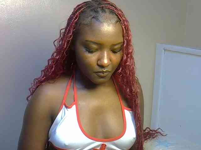 EbonyBarbiee webcam