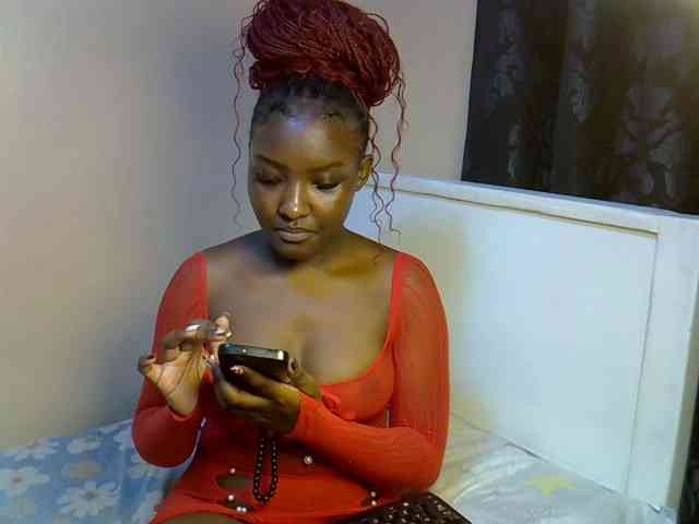 EbonyBarbiee webcam