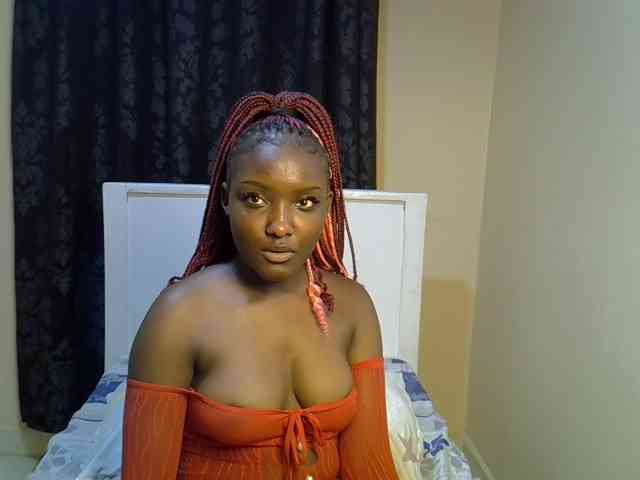 EbonyBarbiee webcam