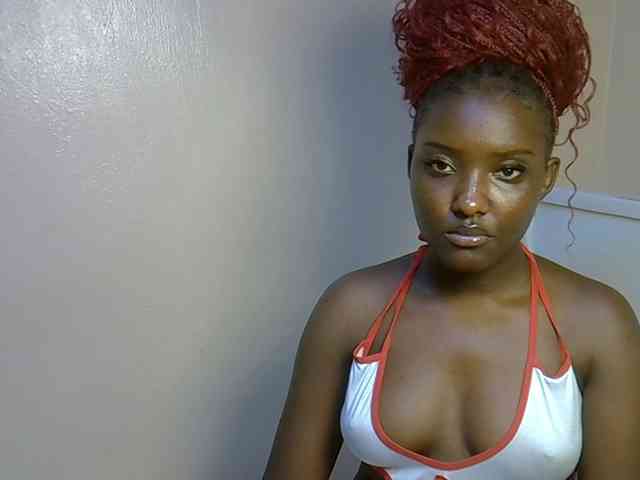 EbonyBarbiee webcam