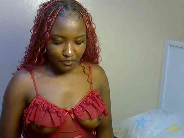 EbonyBarbiee webcam