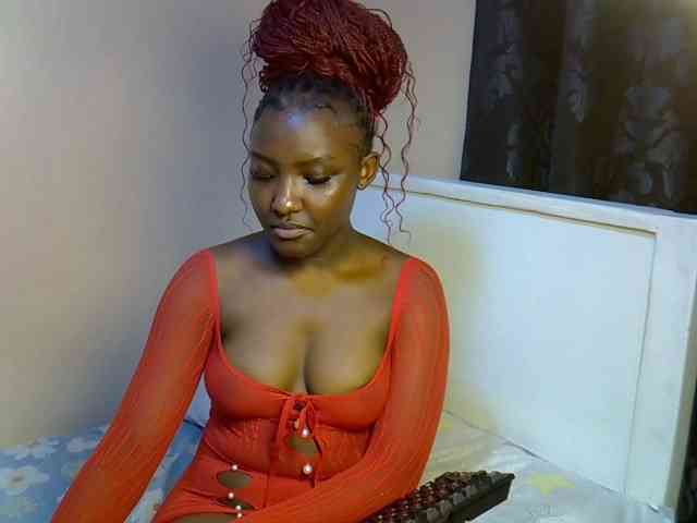 EbonyBarbiee webcam
