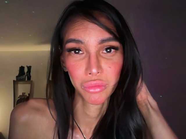 KevinAndMaria's BongaCams show and profile