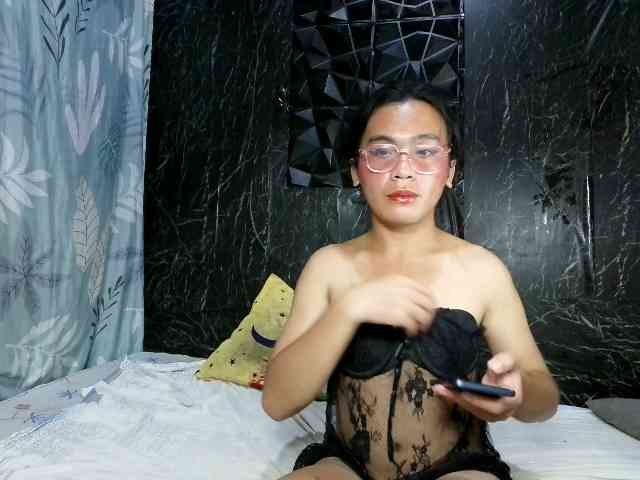 Yourhotsef Live Webcam on BongaCams