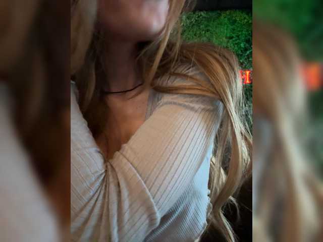 Amelia575-1's BongaCams show and profile