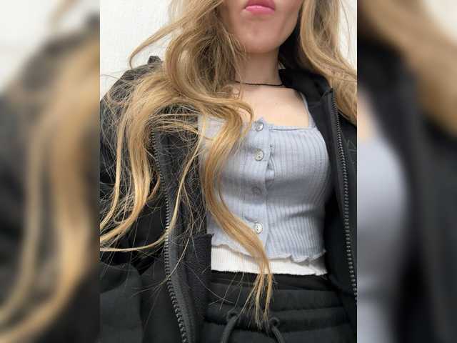 Amelia575-1's BongaCams show and profile