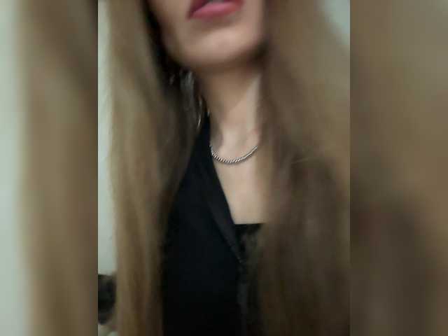 Amelia575-1's BongaCams show and profile