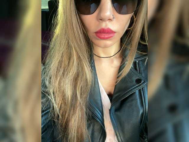 Amelia575-1's BongaCams show and profile