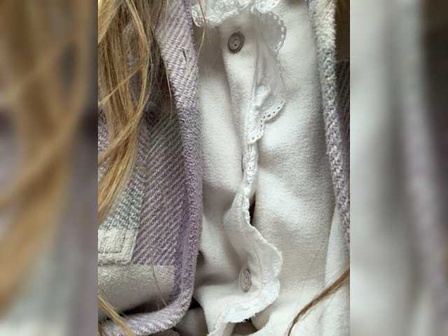 Amelia575-1's BongaCams show and profile