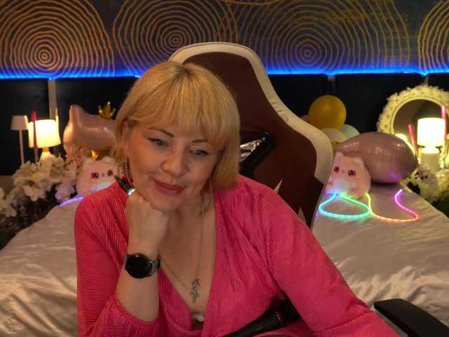 AmiraNight live webcam show