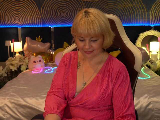 AmiraNight live webcam show