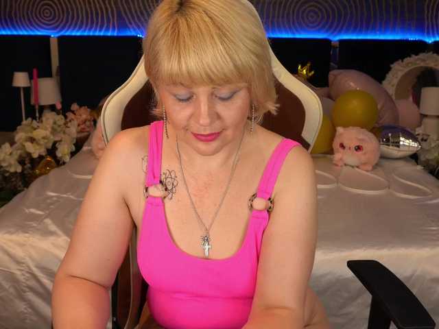 AmiraNight live webcam show