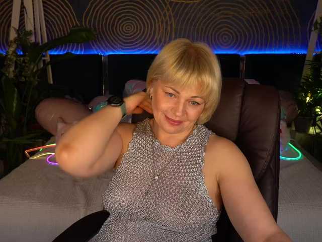 AmiraNight live cam preview