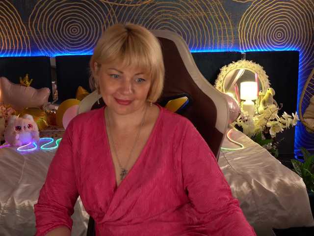 AmiraNight live webcam show