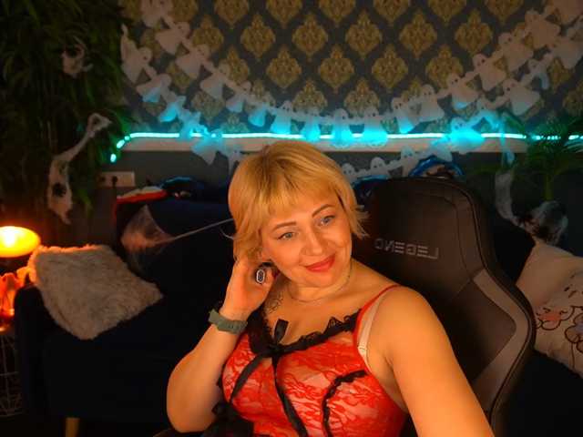 AmiraNight, en directo ahora en BongaCams