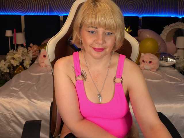 AmiraNight live webcam show