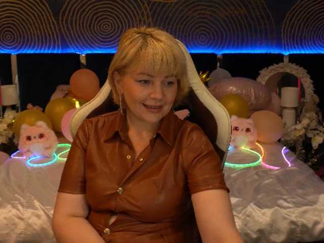 AmiraNight live webcam show
