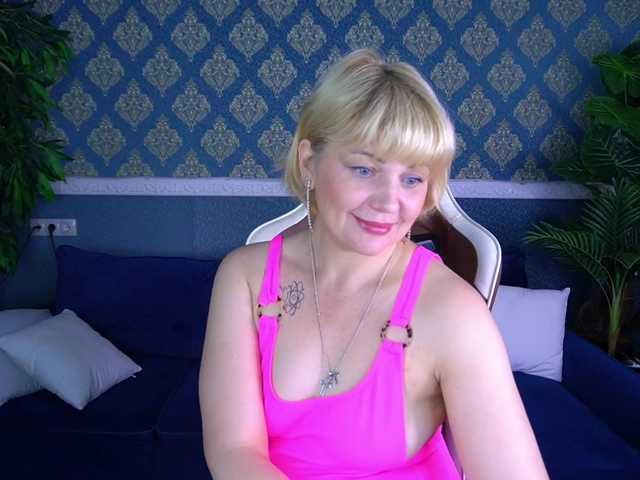 AmiraNight live webcam show