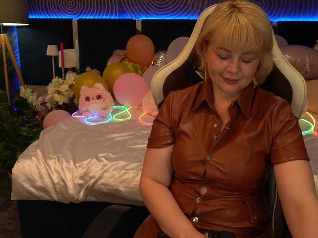 AmiraNight live webcam show