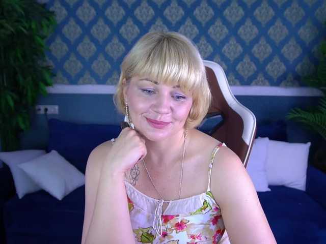 AmiraNight live webcam show