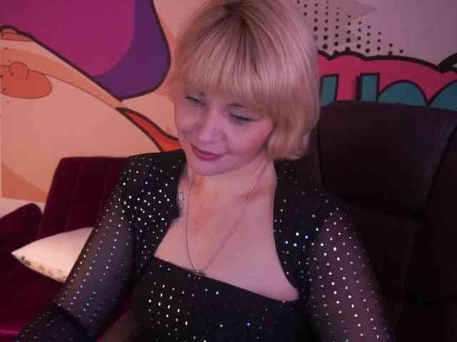 AmiraNight webcam