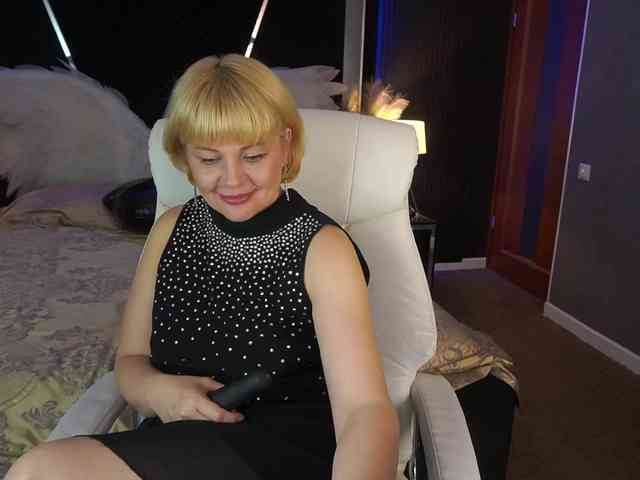 AmiraNight webcam