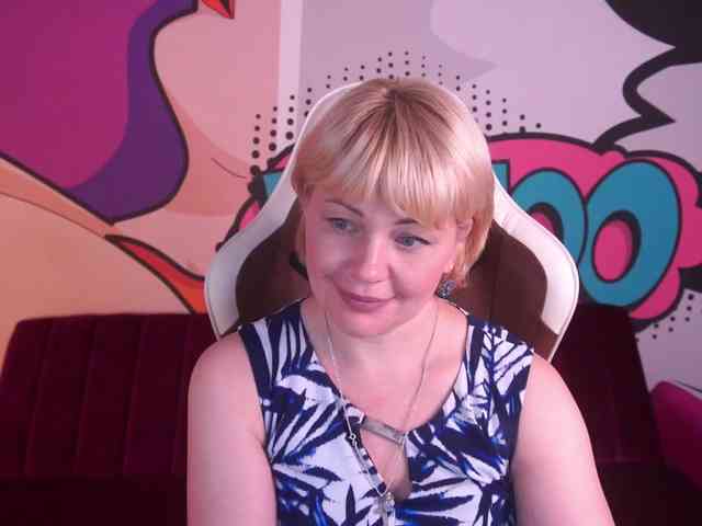 AmiraNight webcam