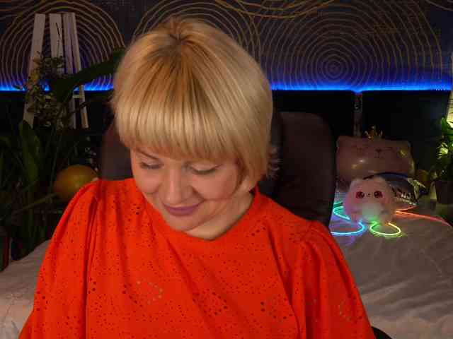 AmiraNight webcam