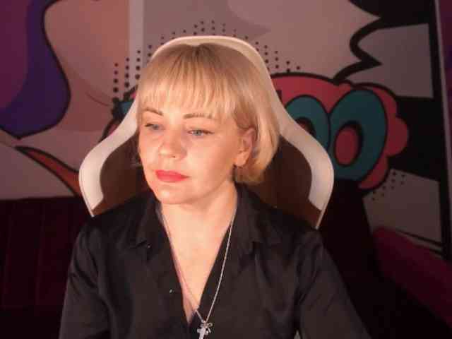 AmiraNight webcam
