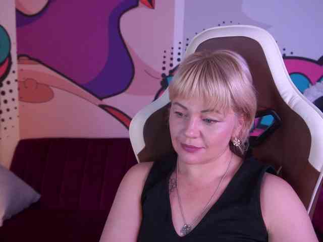 AmiraNight webcam