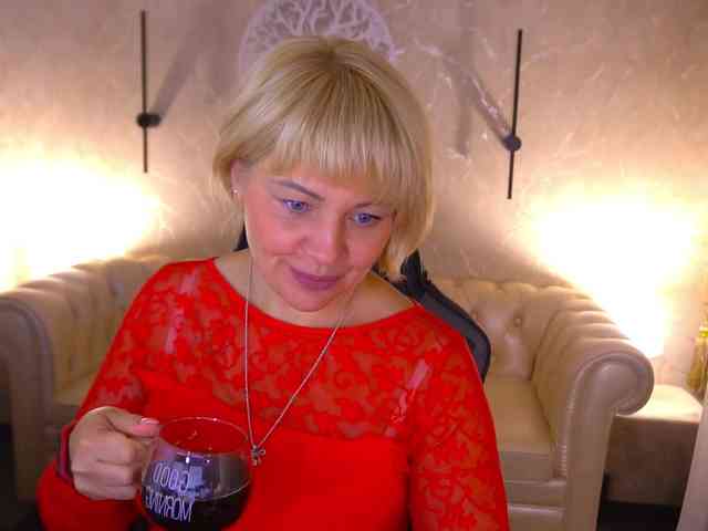 AmiraNight webcam