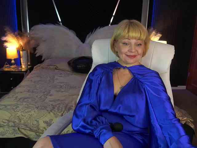 AmiraNight webcam