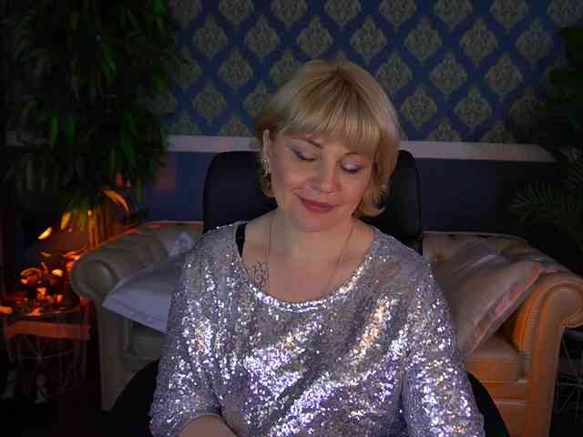 AmiraNight webcam