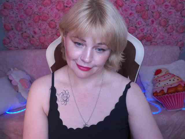 AmiraNight webcam