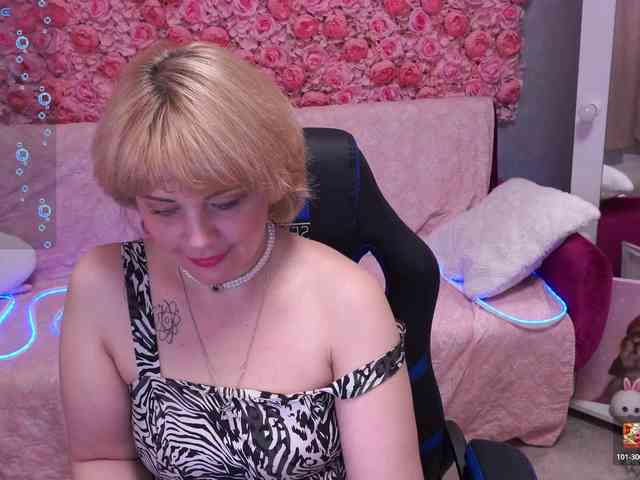 AmiraNight webcam