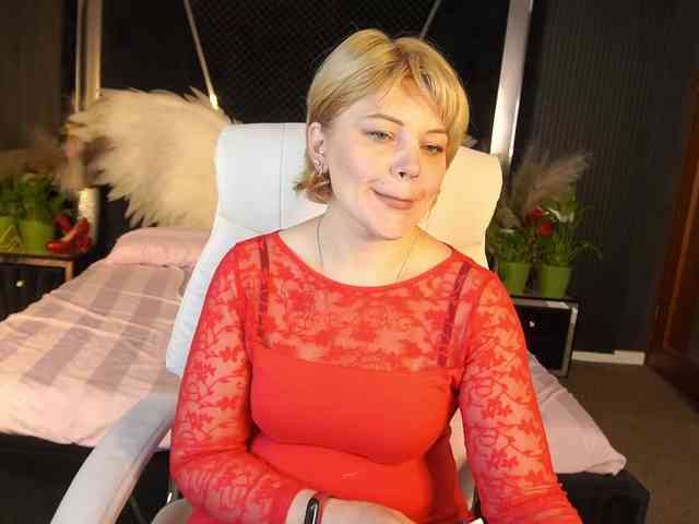 AmiraNight webcam