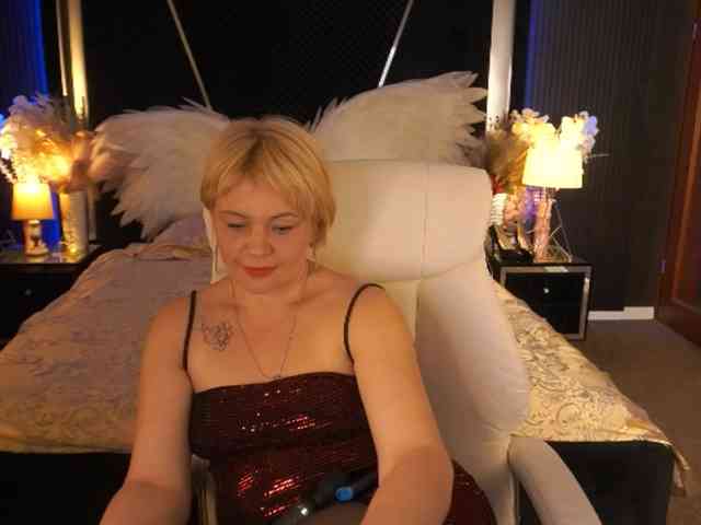 AmiraNight webcam