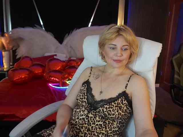 AmiraNight webcam