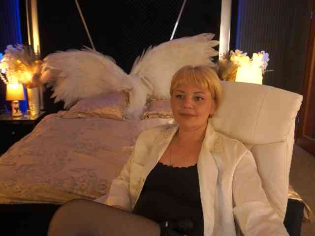 AmiraNight webcam