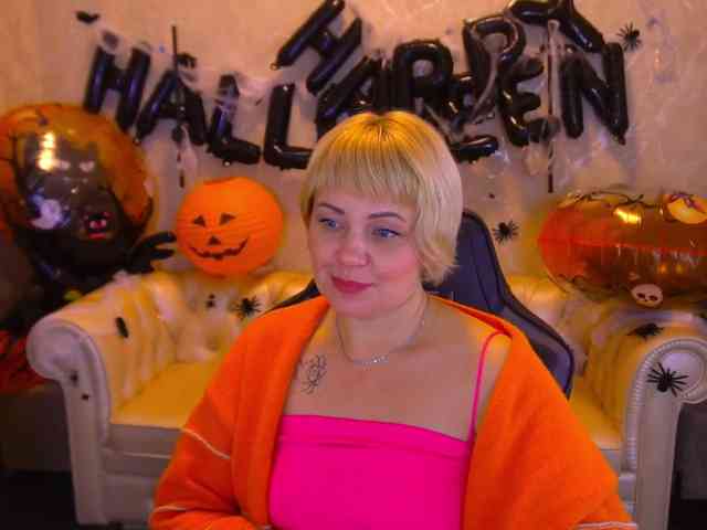 AmiraNight webcam