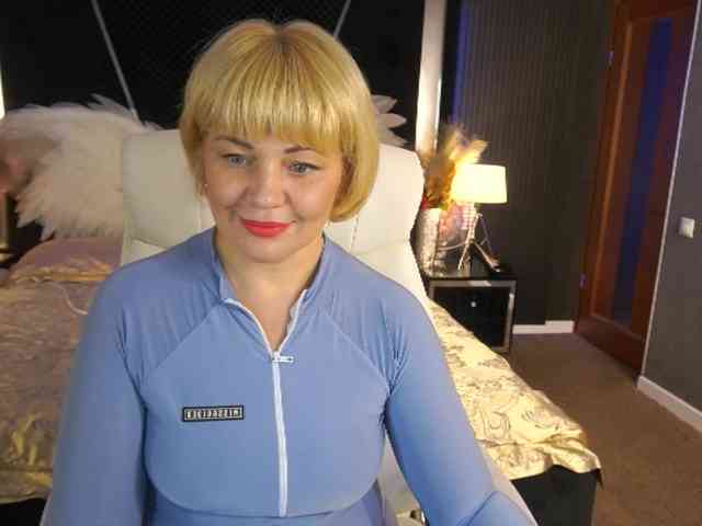 AmiraNight webcam