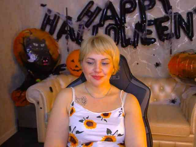 AmiraNight webcam