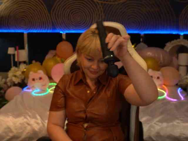 AmiraNight webcam