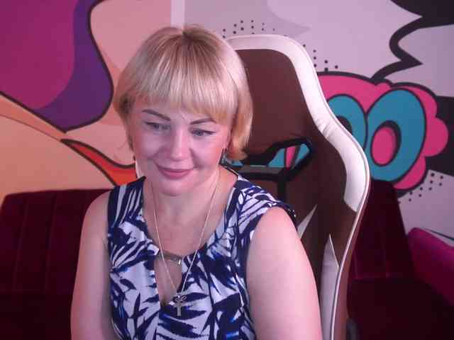 AmiraNight webcam