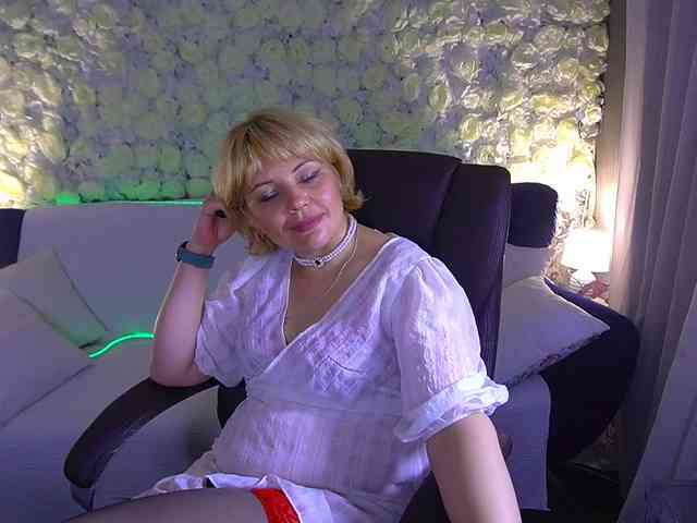 AmiraNight webcam