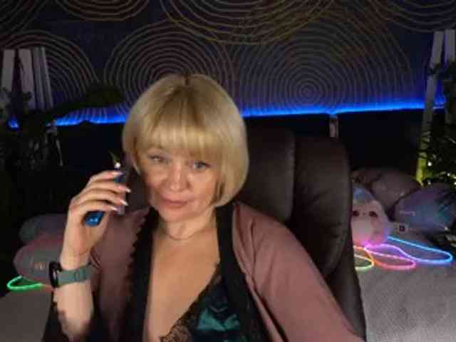 AmiraNight webcam