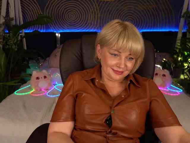 AmiraNight webcam