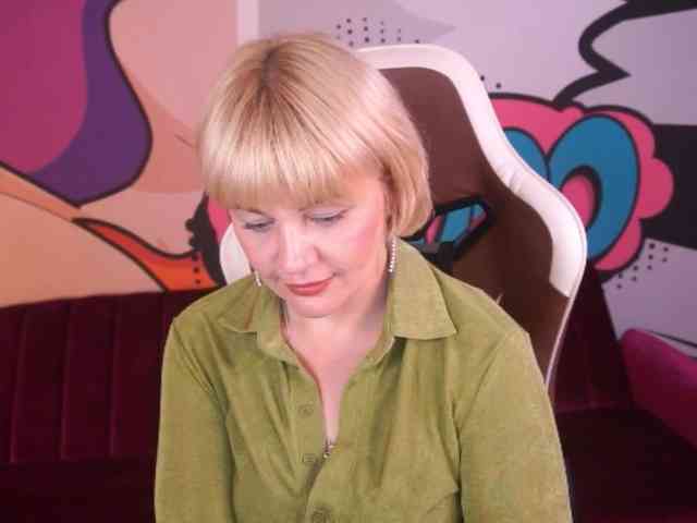 AmiraNight webcam