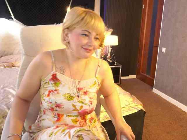 AmiraNight webcam