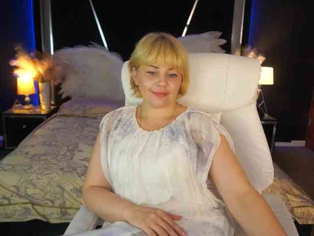 AmiraNight webcam